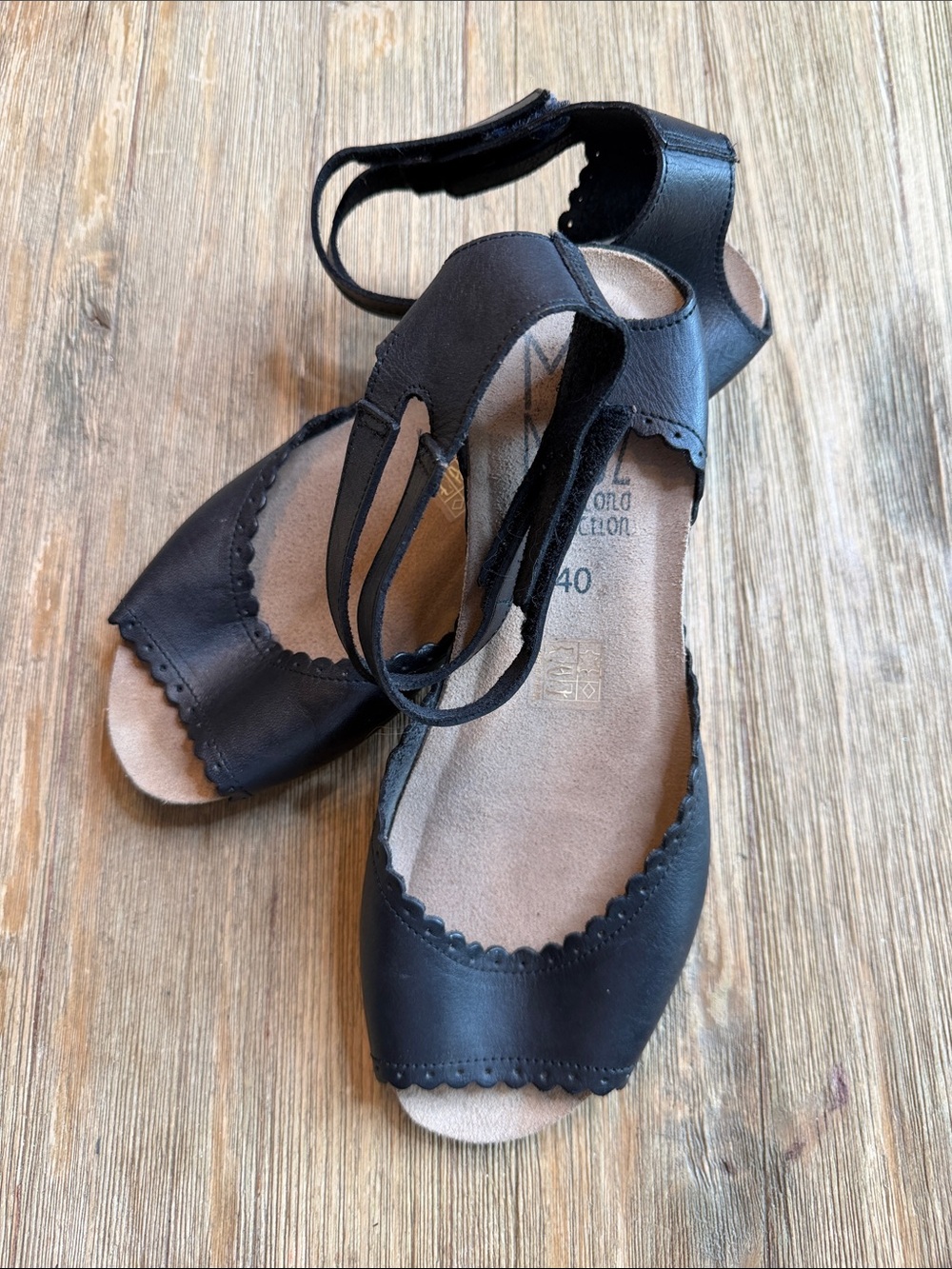 Miz Mooz Black Scalloped Open-Toe Ankle-Strap Sandals Size 40
